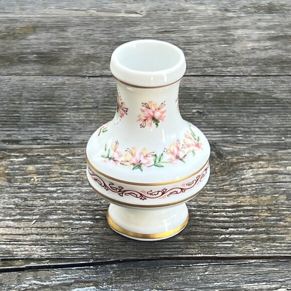 1982 Franklin Mint Flowers of the Victorian Year Mini Honey Suckle June Bud Vase - Picture 2 of 8